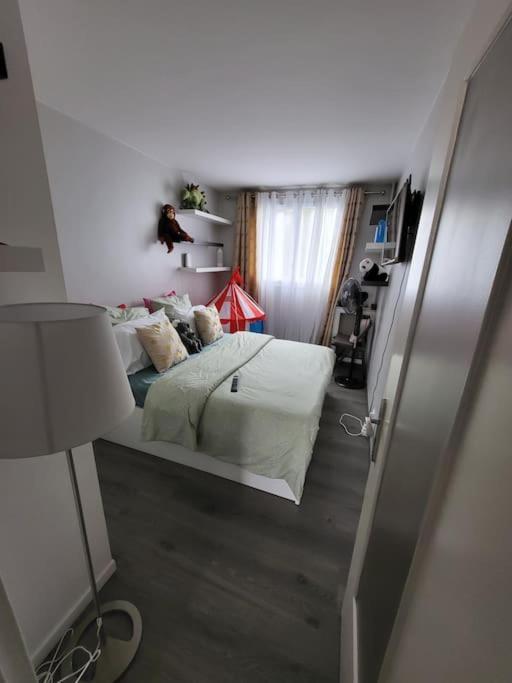 Appartement Confort Avec Balcon - Champigny Exterior photo